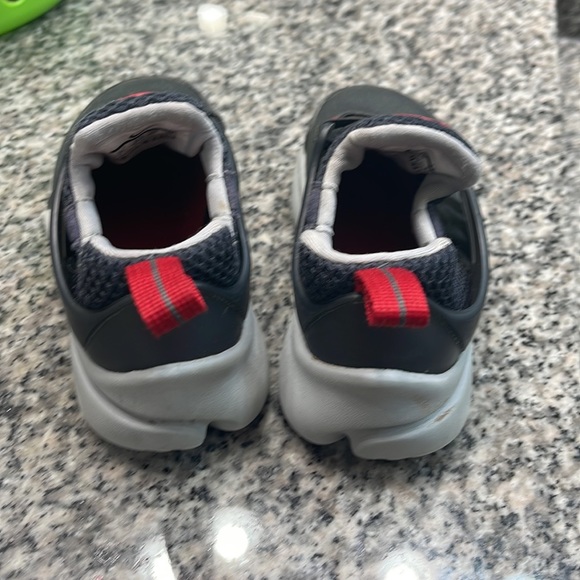Nike, size 9, toddler running shoe. This item is used, but in goos condition. - Picture 5 of 6